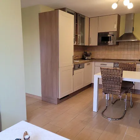 Ferienwohnung Mit 2 Schlafzimmern *
